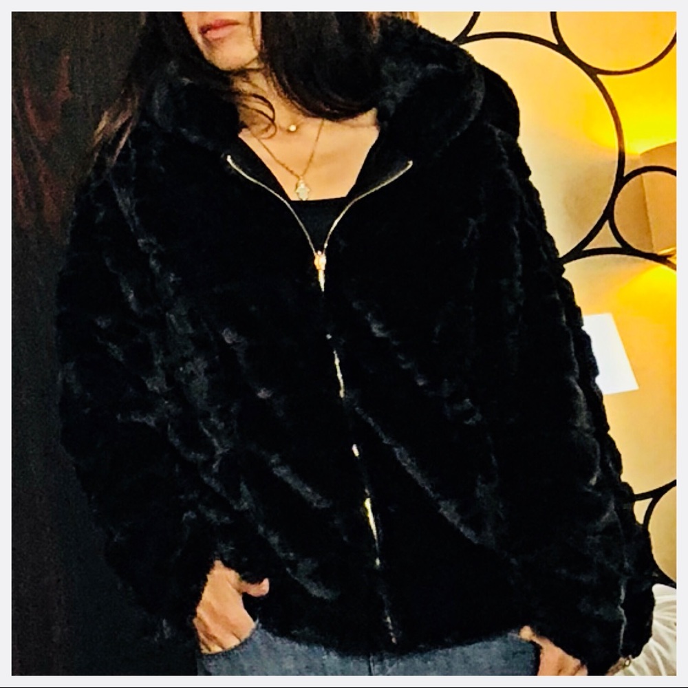 ✨LAST ONE ✨PARIS Faux fur zip up hooded jacket - Picture 7 of 7